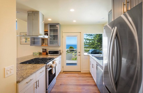 Shelter Cove Cottage | Cottage by the Sea