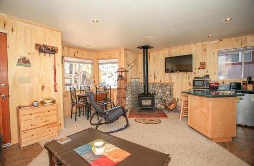 Big Bear Lake House | Cottage In the Pines | Romantic Couple's Retreat
