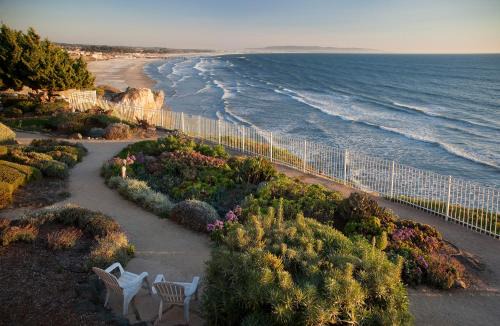 Motel District Hotel | Cottage Inn by the Sea