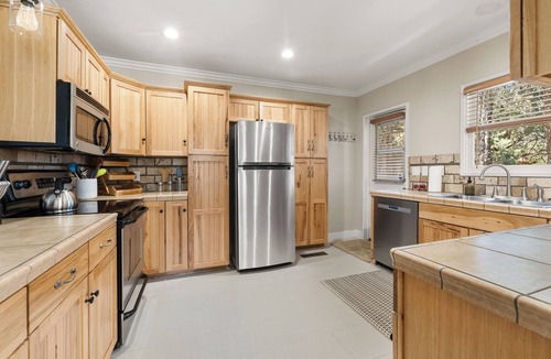 Prescott Cottage | Cottage on Park Ave! 1 mile to Whiskey Row. Entire house + Casita. Dog friendly