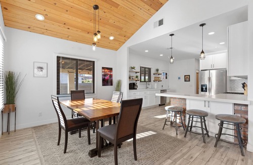 Evans Churchill House | Cottage with BBQ & Hot Tub