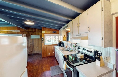 Yachats House | Cottage with Panoramic Ocean Views in Quiet Area - Dogs OK