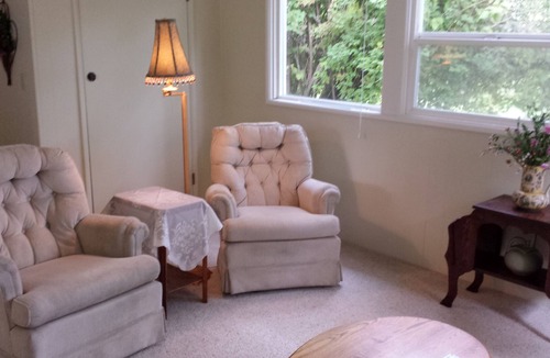 Talent Cottage | Country cottage on small hay farm