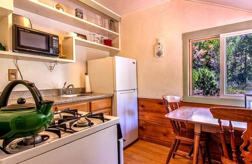 Idyllwild Cottage | Couples' Cottage Rental in Idyllwild for a Romantic Getaway in California