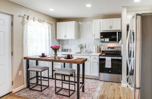 Oakdale House | Couple’s Retreat! Shop, Dine, Explore Dtwn Oakdale