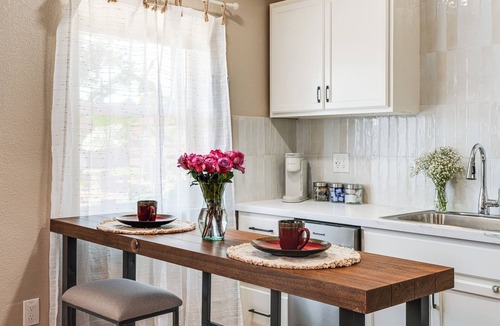 Oakdale House | Couple’s Retreat! Shop, Dine, Explore Dtwn Oakdale