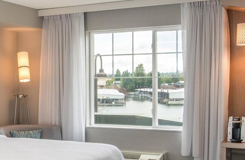 Bridgeton Hotel | Courtyard by Marriott Portland North