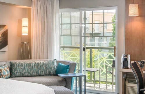 Bridgeton Hotel | Courtyard by Marriott Portland North