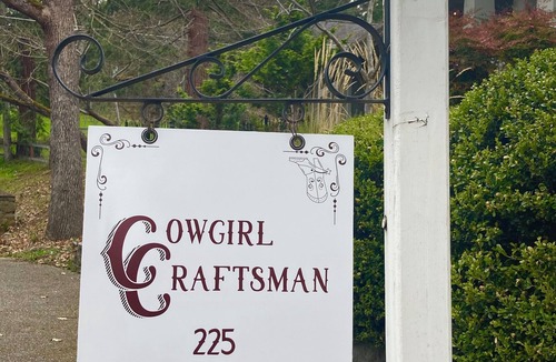Jacksonville House | Cowgirl Craftsman - Private King Suite Upstairs - Historic Downtown J'ville