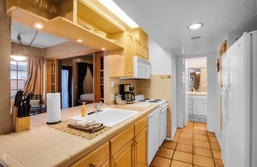 Historic Tennis Club Hotel | Coyote Inn - 21 and Over - A Town & Desert Boutique Hotel