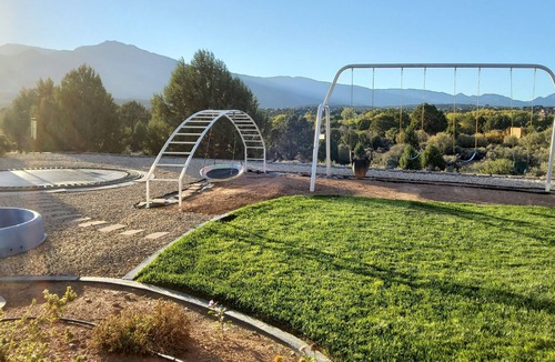 New Harmony House | Cozy 1 Bedroom, 1 sitting area. 1 full Bath Casita w/ beautiful mountain views.