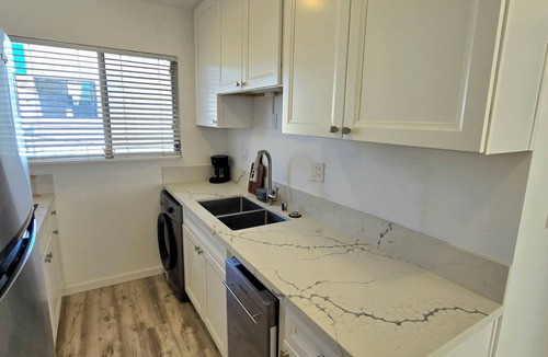 Hillcrest Apartment | Cozy 1-bedroom apartment in Downtown beautiful San Diego with AC