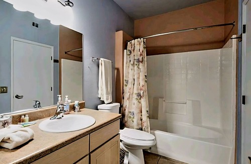 Las Vegas Condo | Cozy 1-bedroom condo in a gated, quiet community