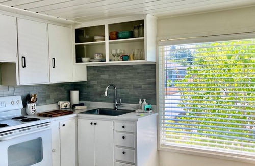 Grants Pass Cottage | Cozy 1-bedroom Cottage in tranquil Grants Pass