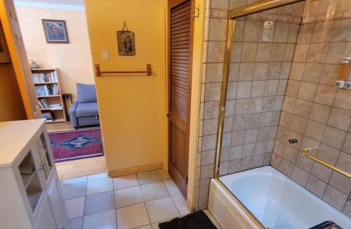Albany Apartment | cozy 1 bedroom cottage in Albany