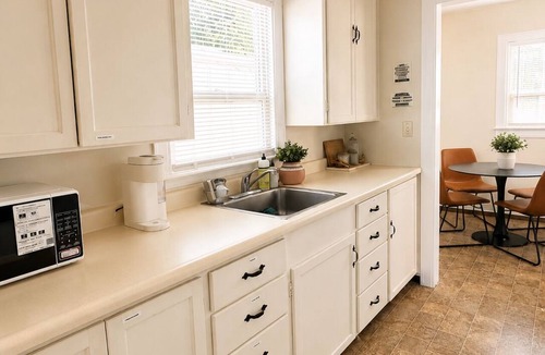 Yreka House | Cozy 1-bedroom Cottage on Main Street