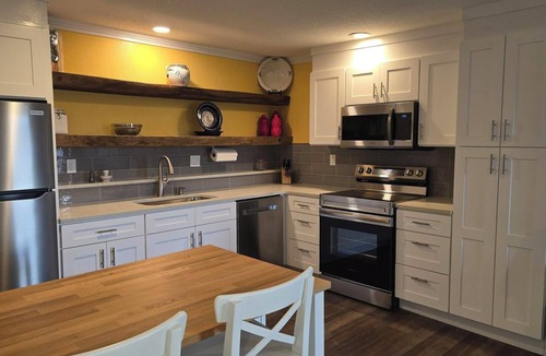 Salem House | Cozy 1-bedroom in NW Salem across from Mission State Park, close to wineries!