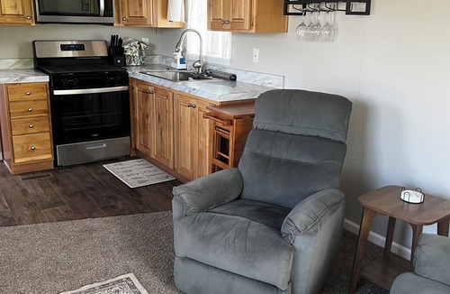 Grants Pass House | Cozy 1-bedroom mobile home in beautiful Grants Pass with AC. Great views/sunsets