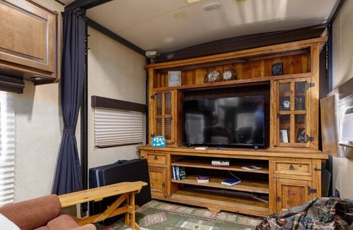 Wittmann House | Cozy 1-bedroom recreational vehicle with horse amenities available!