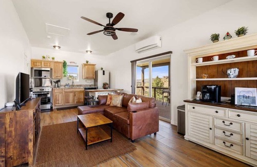 Lynx Mountain View Estates House | Cozy 1BR casita with full kitchen and great views.