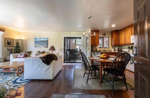 Truckee Apartment | Cozy 1BR Tahoe Donner condo with fireplace, WiFi, balcony, and resort access
