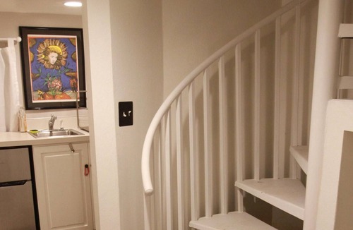 Hosford-Abernethy Apartment | Cozy 2 bdrm apt, walk to literally everything!