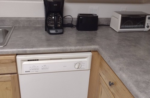 Elk Ridge Apartment | Cozy 2-bedroom apartment in enchanting Elk Ridge with AC, WiFi cottage feel