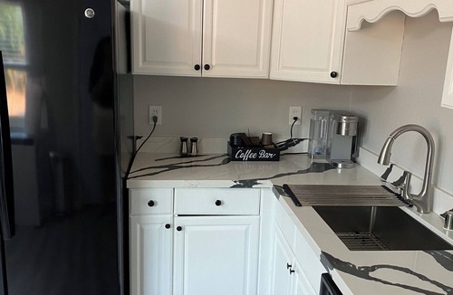 Arden-Arcade Apartment | Cozy 2-bedroom corporate apartment in lovely Sacramento with AC, WiFi , 2