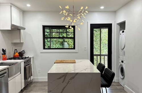 First Addition Cottage | Cozy 2-bedroom cottage in fabulous Lake Oswego