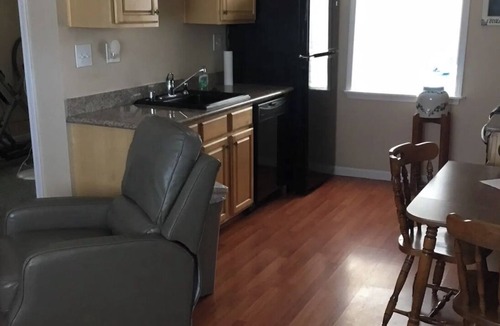Rio Vista House | Cozy 2 Bedroom Cottage near the River
