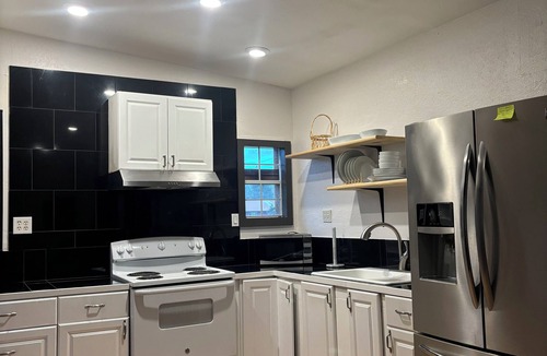 Dollar Corner House | Cozy 2-bedroom house on a Farm in Battle Ground
