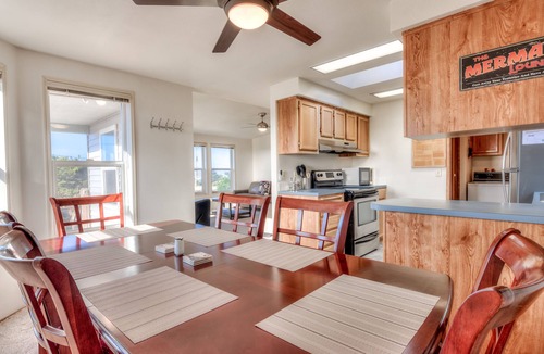 Bayshore House | Cozy 2 Bedroom Home in Bayshore Community