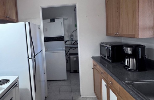 Globe - Miami House | Cozy 2-bedroom house in serene Miami with cool AC