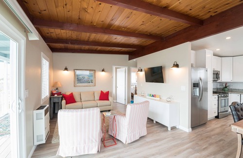 Morro Bay House | Cozy 2 bedroom house, ocean views, in quiet neighborhood, short drive to beach.