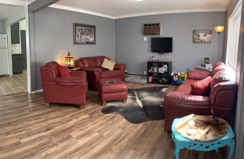 Lakeview House | Cozy 2-Bedroom Townhome--Bring the Kiddos & Furry Friends!