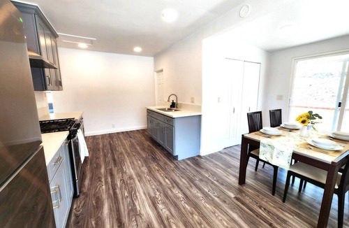 North Tustin House | Cozy 3 Bedroom House with a View near Disneyland, Freeway, Airport