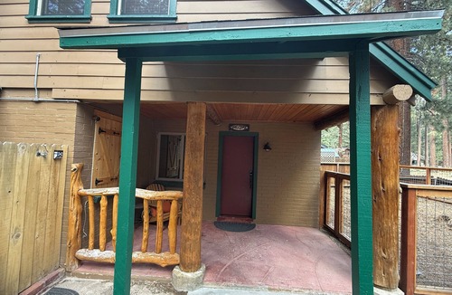 Sierra Tract Cabin | Cozy 3 bedroom cabin in the pines!