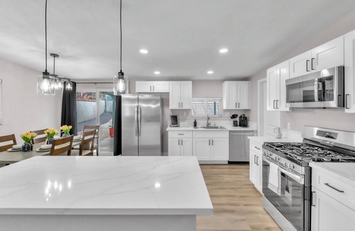 Winchester House | Cozy 3BR/2BA Home Near Las Vegas Convention Center - Sleeps 8!