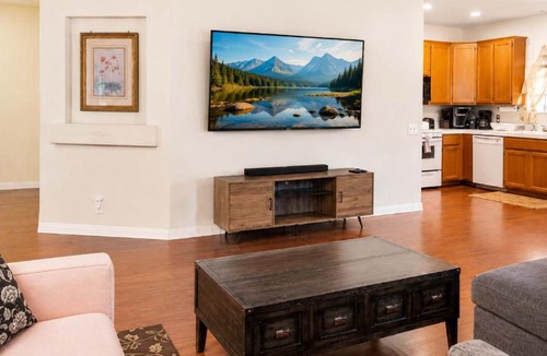 Lake Elsinore House | Cozy 3BR Lake Elsinore Retreat with Mountain Views