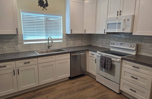 Needles House | Cozy 4 bdrm. 5 minutes from the Colorado River. Family Friendly