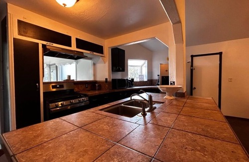 Nice House | Cozy 4-bedroom house in pleasant Nice with AC, WiFi beautiful view of the lake
