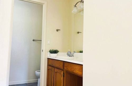 Union City House | COZY 4BR/2BA house Silicon W/D AC parking