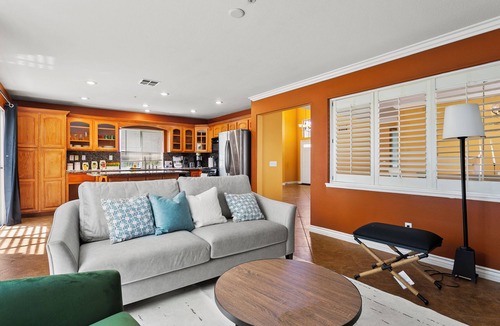 Fontana House | Cozy 4BR Retreat｜Fully Equipped Kitchen,Patio & Pet-Friendly｜FlexibleLease#41817