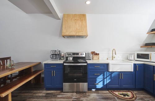 Oakhurst House | Cozy A-Frame - Truly Woodsy -Outdoor Dine on Deck