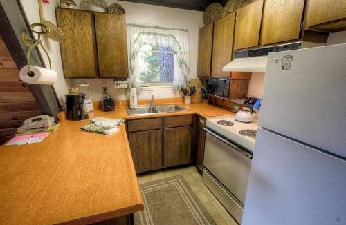 Pioneer Trail Ski Chalet | Cozy A-Frame with Barbecue in Tahoe, California