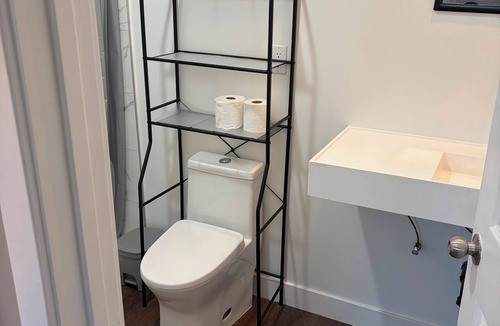 Lamanda Park Apartment | Cozy ADU in beautiful Pasadena with AC