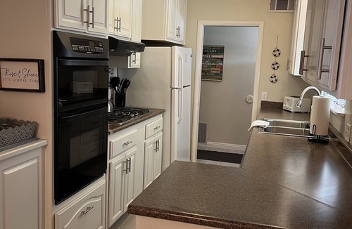 Chico House | Cozy All Hardwood Home w private POOL near Enloe & CSUC