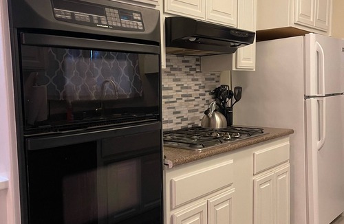 Chico House | Cozy All Hardwood Home w private POOL near Enloe & CSUC