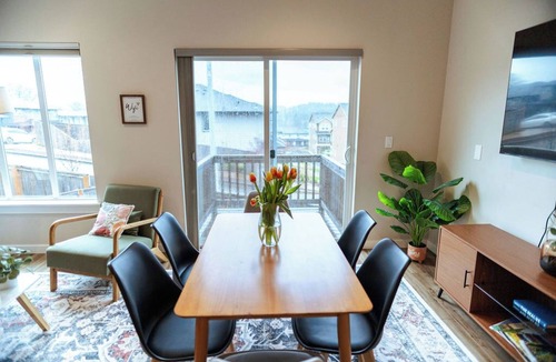 Salem House | Cozy and Bright Townhome with King Beds, Game Room, South Salem