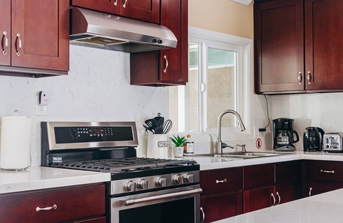 Costa Mesa House | COZY AND FRIENDLY STAY | PERFECT LOCATION | NEAR DISNEY